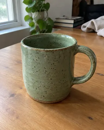 The phone photo of the ceramic mug
